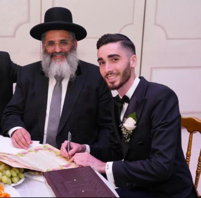 Pictured is Rabbi Yisrael Abargel shlita being Mesader Kiddushin at Michael Kandchorov’s wedding.